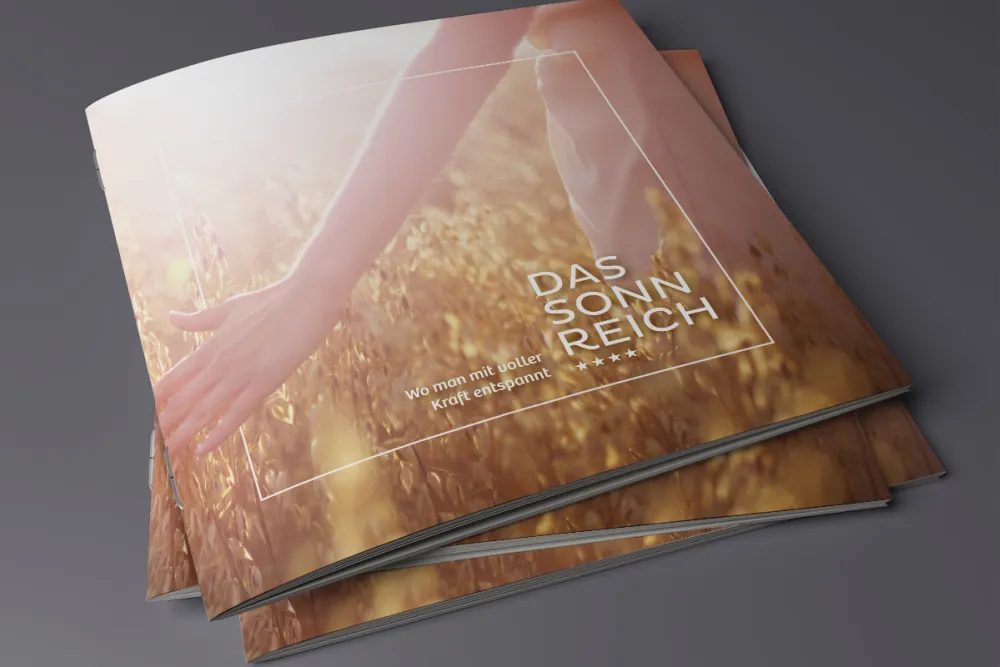 sonnreich-brochure-mockup-cover.jpg